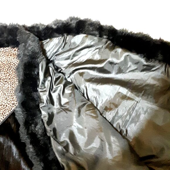 Villa Bacci Faux Fur & Patterned Fabric Tree Skirt 52" - Picture 4 of 5